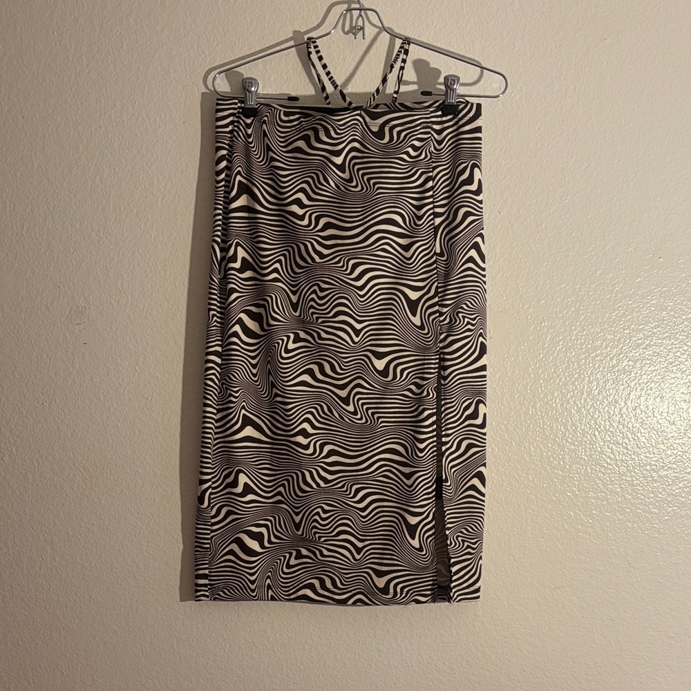 H&M Divided Tan and Brown Wavy Print Skirt
